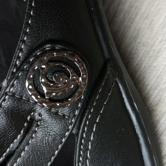 Easy Street Comfort Wave Columbus Perforated Cut Out Shoes 8M Black - Picture 7 of 16